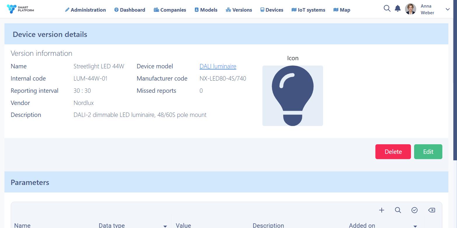 Device version details in Vision Smart Platform: identity fields, manufacturer code, reporting interval and the inherited parameter list of a DALI street lighting luminaire